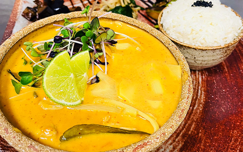 Kuracie prsia v červenej kari omáčke